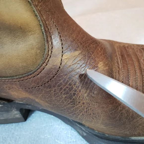 ARIAT Men's 9 D Rambler Western Boots Brown Leather Square Toe 10002317 Flaws