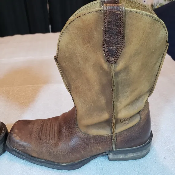 ARIAT Men's 9 D Rambler Western Boots Brown Leather Square Toe 10002317 Flaws
