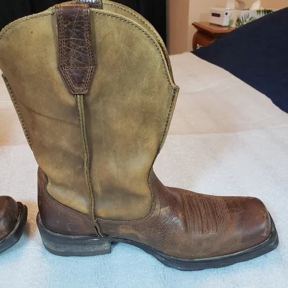 ARIAT Men's 9 D Rambler Western Boots Brown Leather Square Toe 10002317 Flaws