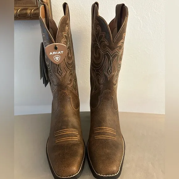 Ariat Round Up Square Toe Western Boot Women’s Healed Cowgirl 🤠 Country Sz 8