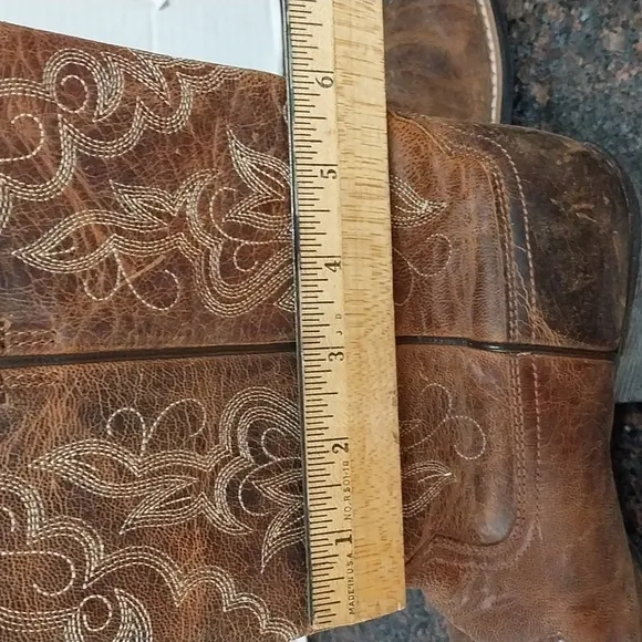 Ariat Cowgirl Boots...Size 8...EUC