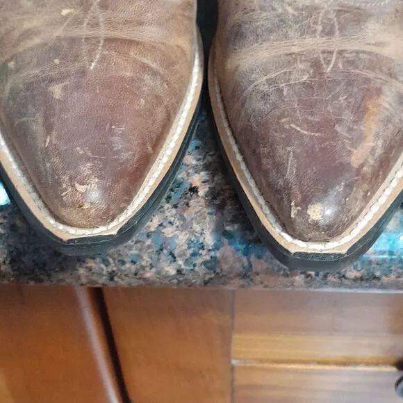 Ariat Cowgirl Boots...Size 8...EUC