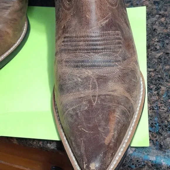 Ariat Cowgirl Boots...Size 8...EUC