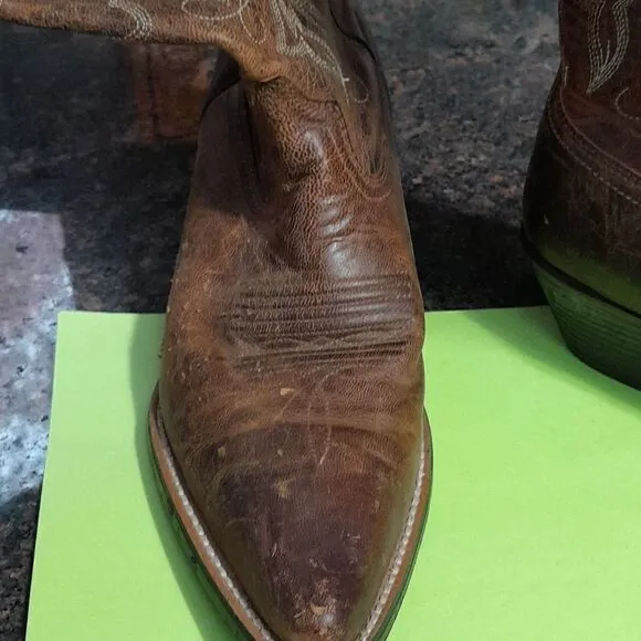 Ariat Cowgirl Boots...Size 8...EUC