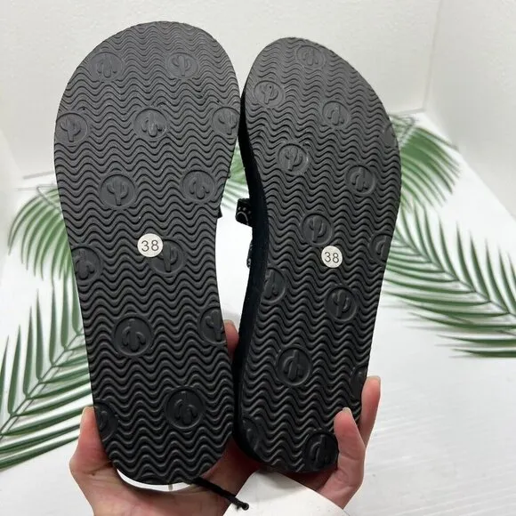 ARIZONA LOVE Trekky Flat Spartiate Strappy Sandals In Black Bandana Size 38 NWOB