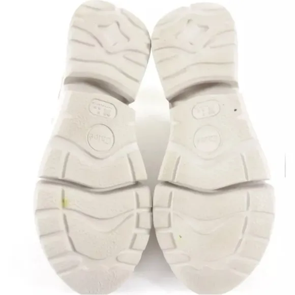 Authentic Chloe Sonnie Fashion Sneakers Sz 39 /8.5 worn once excellent condition
