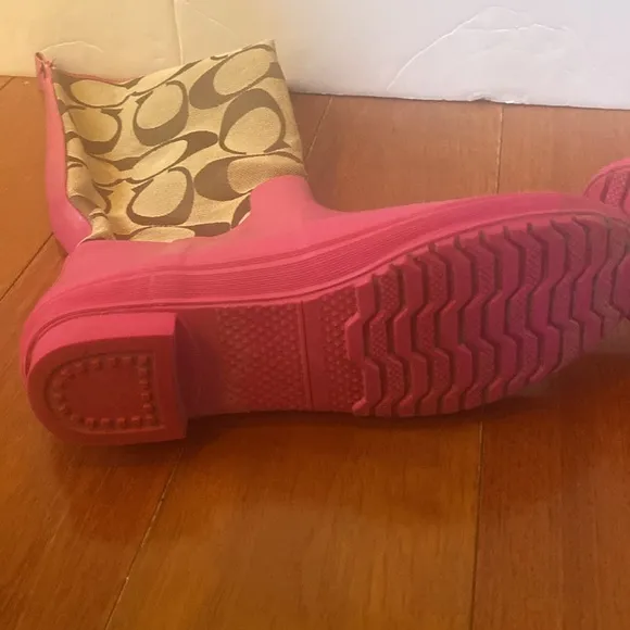 Authentic Coach Paige  pink brown slip on Rain boots sz 8 READ