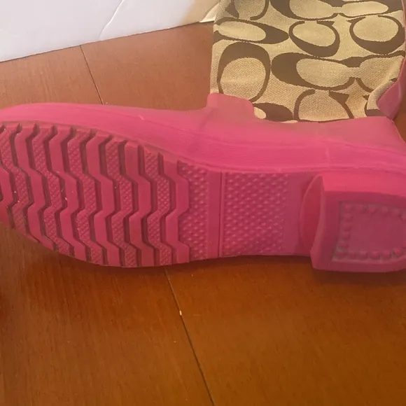Authentic Coach Paige  pink brown slip on Rain boots sz 8 READ