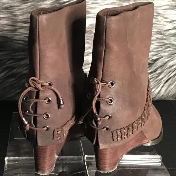 B. Makowski Brown Suede Ankle Boots 7M
