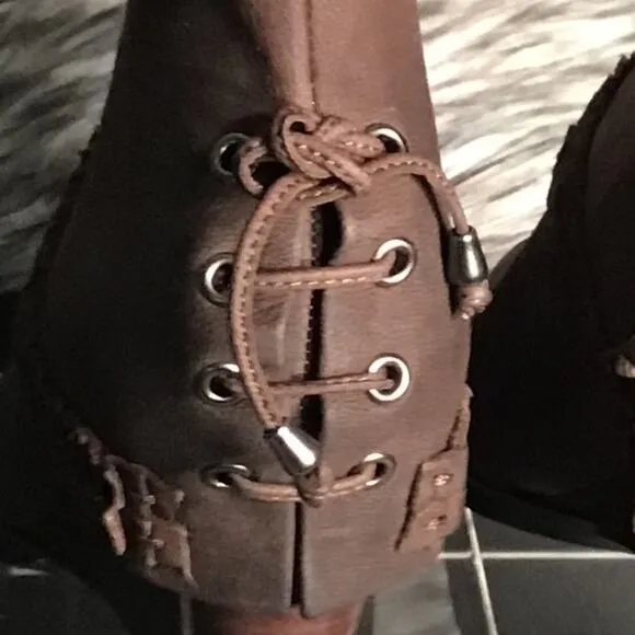 B. Makowski Brown Suede Ankle Boots 7M
