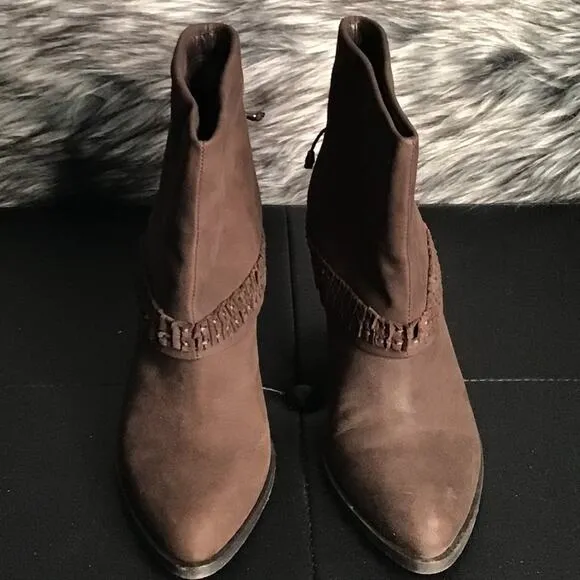 B. Makowski Brown Suede Ankle Boots 7M