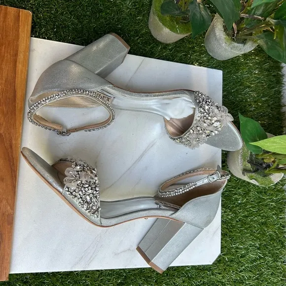 Badgley Mischka finesse Silver embellished evening sandals size 9