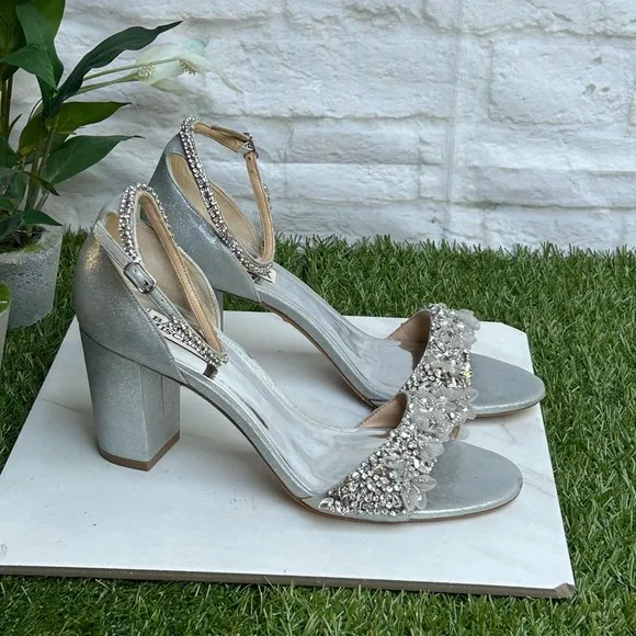Badgley Mischka finesse Silver embellished evening sandals size 9