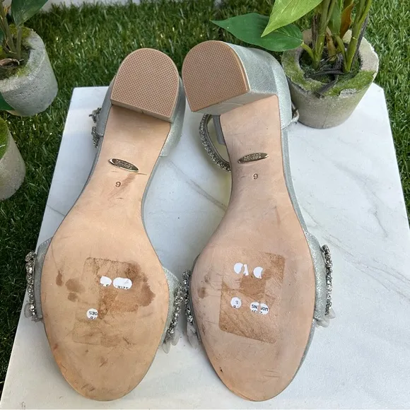Badgley Mischka finesse Silver embellished evening sandals size 9