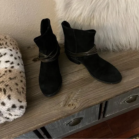 Baldi LONDON Black Suede Zipper Chain Slip On Ankle  Booties Sz 37 (6-6.5)