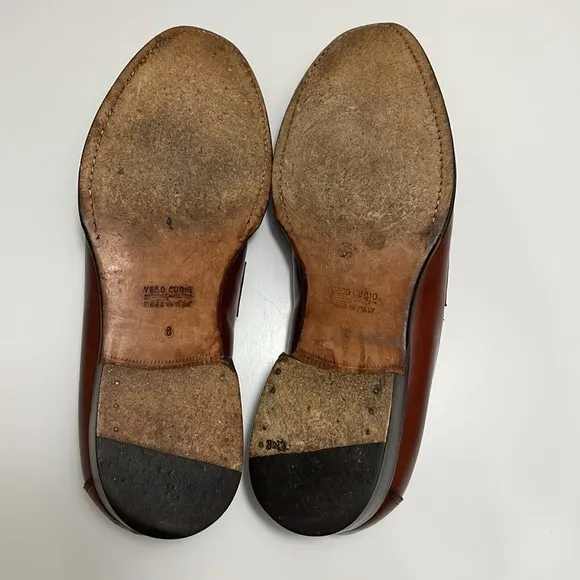 Barneys New York Size‎ 8 brown leather penny loafers. Excellent used condition.