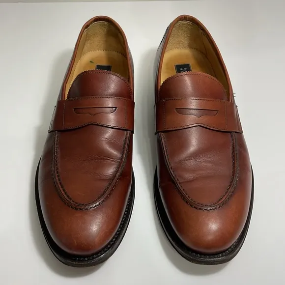 Barneys New York Size‎ 8 brown leather penny loafers. Excellent used condition.
