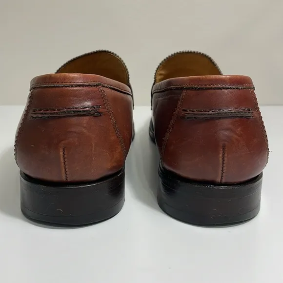 Barneys New York Size‎ 8 brown leather penny loafers. Excellent used condition.