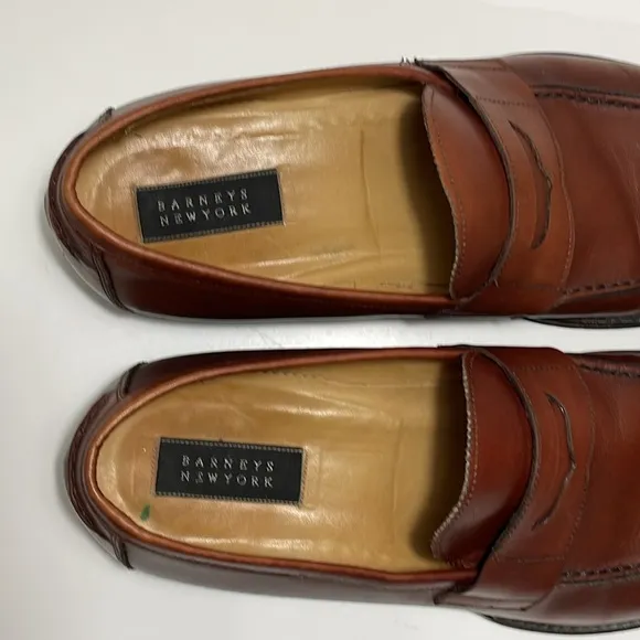 Barneys New York Size‎ 8 brown leather penny loafers. Excellent used condition.