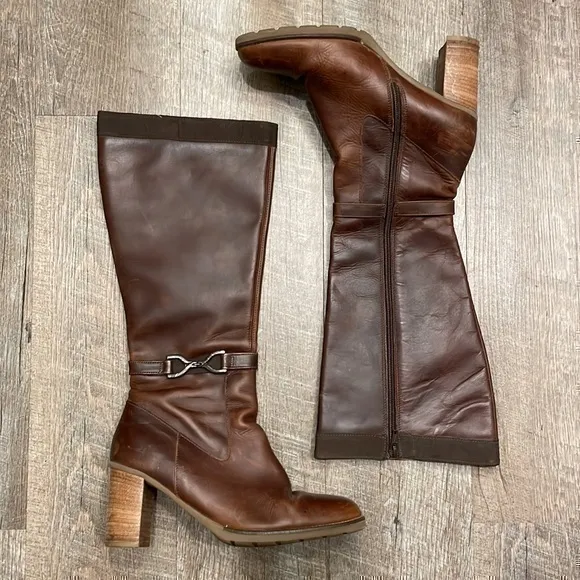 Bass brown distressed leather heeled knee boots size 8