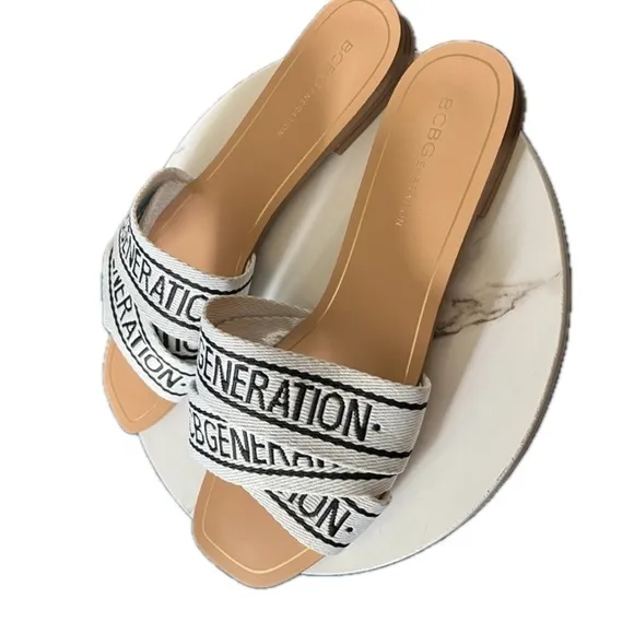 BCBGeneration Women’s BCBG KRISTA Kala White Black Logo Flat Sandals Size 10