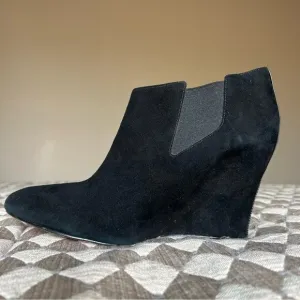 BCBGMAXAZRIA Black Suede Wedge Heeled Slip On Ankle Boots Booties Women's 9.5