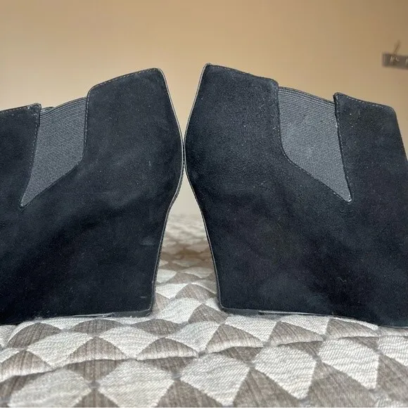 BCBGMAXAZRIA Black Suede Wedge Heeled Slip On Ankle Boots Booties Women's 9.5