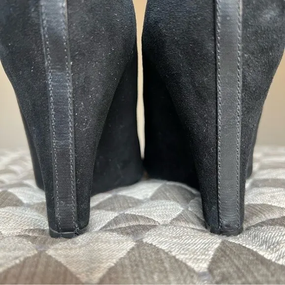 BCBGMAXAZRIA Black Suede Wedge Heeled Slip On Ankle Boots Booties Women's 9.5