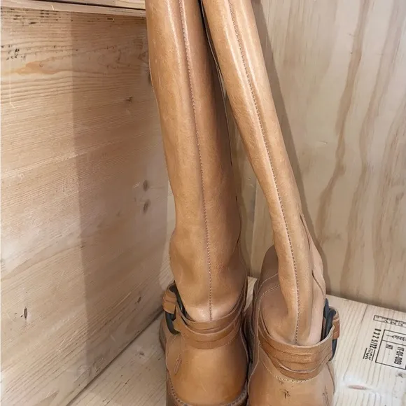 Beautiful leather Frye riding boots