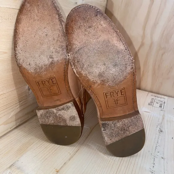 Beautiful leather Frye riding boots