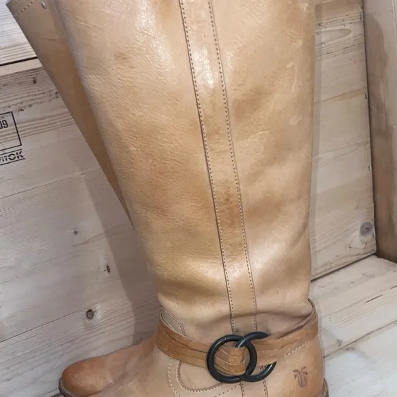 Beautiful leather Frye riding boots