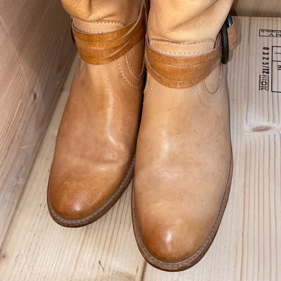 Beautiful leather Frye riding boots