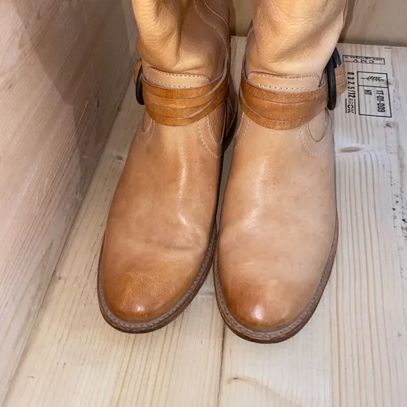 Beautiful leather Frye riding boots