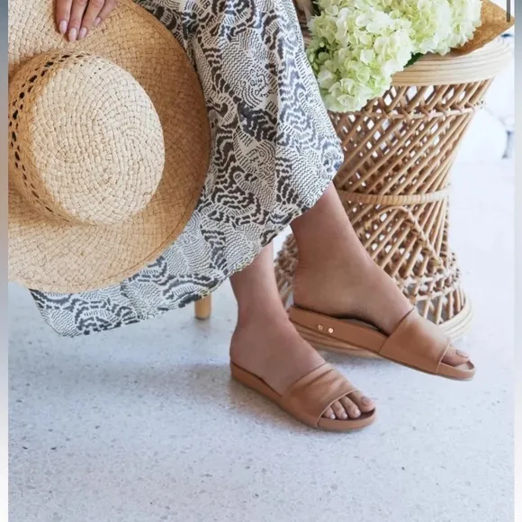 Beek Gallito Slide Sandals - Beach Leather