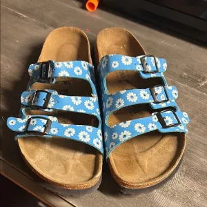 Betula by Birkenstock Blue &amp; White Florida Style sandal. Size 40 (women’s 9)