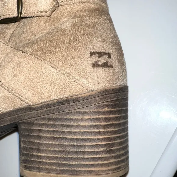 Billabong Ares Suede Booties Womens 7.5 NWOT