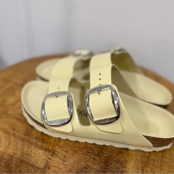 Birkenstock Arizona Big Buckle Sandals in High-Shine Butter Size 36 womens