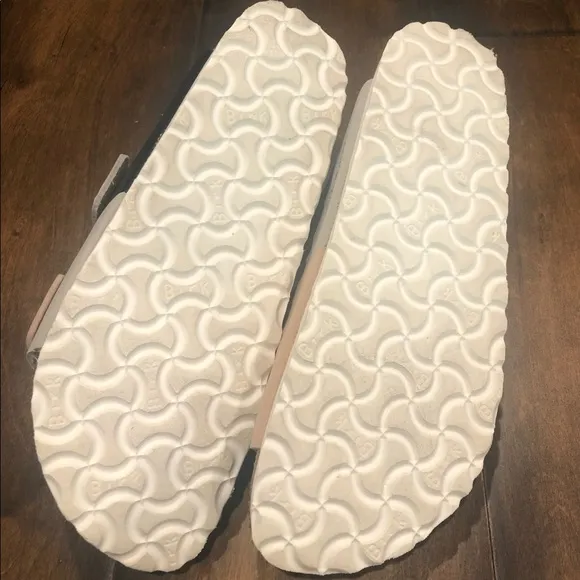 BIRKENSTOCK Arizona Split Hex Sandals NWOT