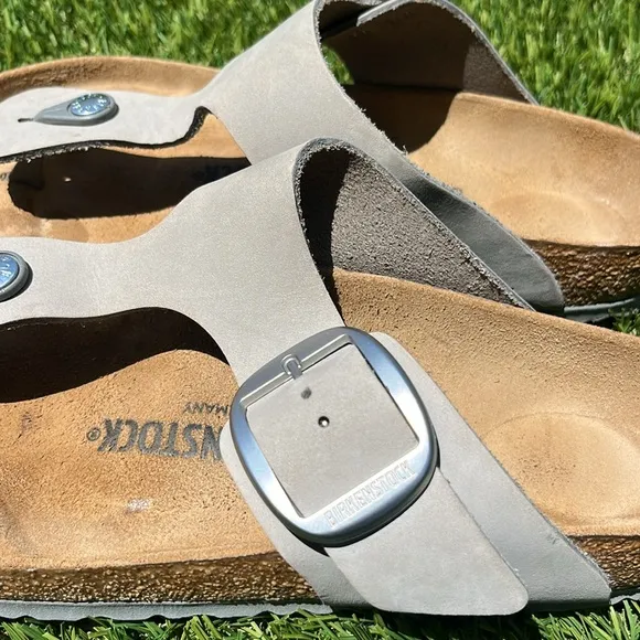Birkenstock Big Buckle Gizeh Sandals