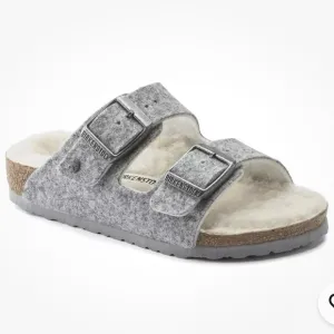 Birkenstock Kids Arizona Happy Lamb Wool Sandals- Gray- Size 33 (2-2.5)