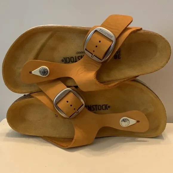 Birkenstocks Apricot Light Orange Gizeh Large Silver Buckle Sandals EU 38, L7 M5