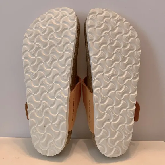 Birkenstocks Apricot Light Orange Gizeh Large Silver Buckle Sandals EU 38, L7 M5