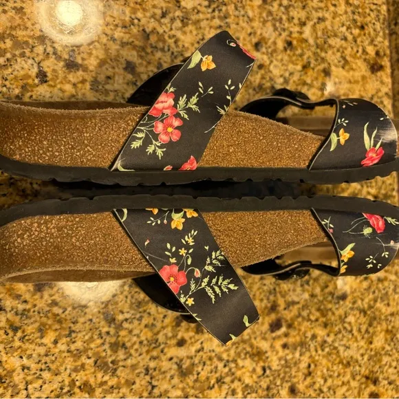 Birkis Birkenstock Tahiti Black Floral Two Strap Slide Sandals 40 US 9-9.5 Soft