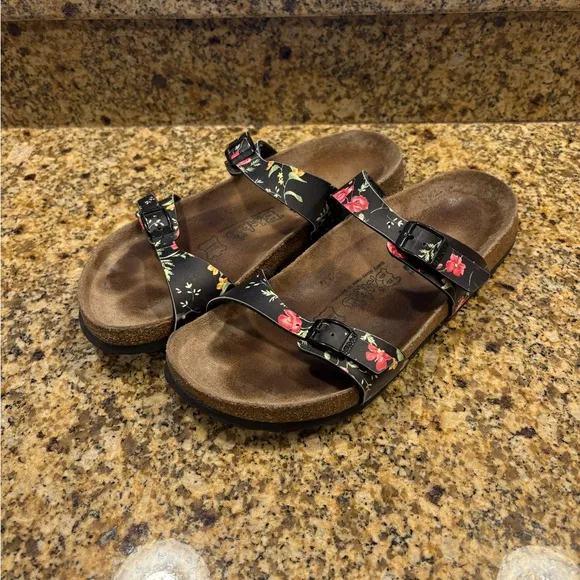 Birkis Birkenstock Tahiti Black Floral Two Strap Slide Sandals 40 US 9-9.5 Soft