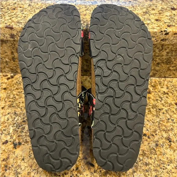 Birkis Birkenstock Tahiti Black Floral Two Strap Slide Sandals 40 US 9-9.5 Soft
