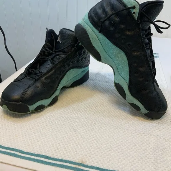 Black Air Jordan Sneakers XIII 13 GS retro island green size 7Y