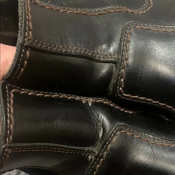 Black Leather Chelsea Boots with Elastic Panels