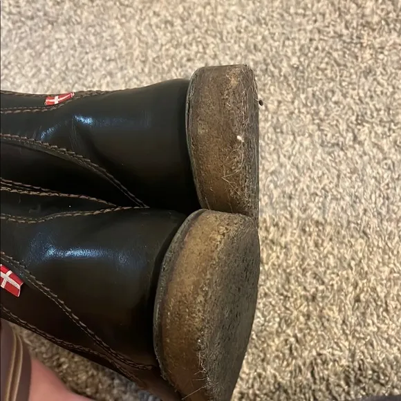 Black Leather Chelsea Boots with Elastic Panels