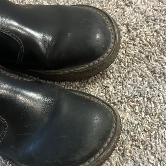 Black Leather Chelsea Boots with Elastic Panels