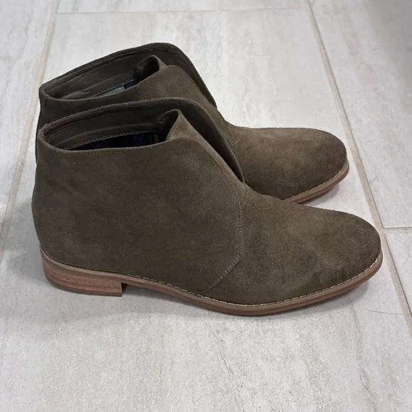 Blondo Suede waterproof ankle boots Like New Size 7 Brown